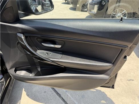 Used 2018 BMW 320i Sedan RWD image 29