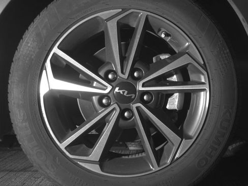 Used 2024 Kia Forte LXS image 13