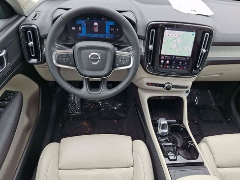 Certified 2024 Volvo XC40 B5 Plus w/ Climate Package AWD/4WD image 12