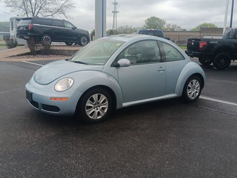 Used 2010 Volkswagen Beetle Coupe FWD image 9