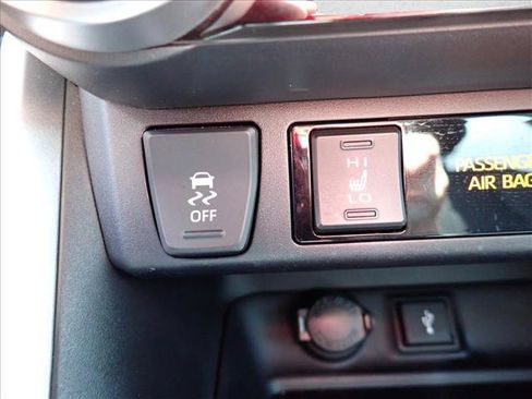 Used 2022 Toyota RAV4 XLE Premium AWD/4WD image 23