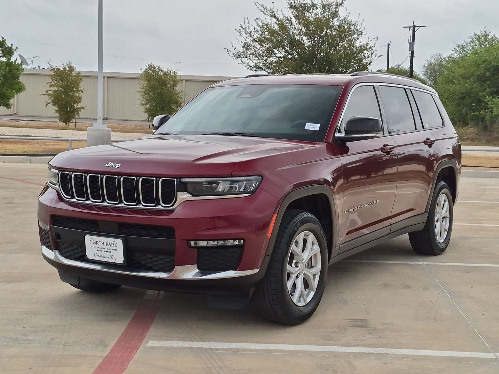 Used 2024 Jeep Grand Cherokee L Limited RWD image 7