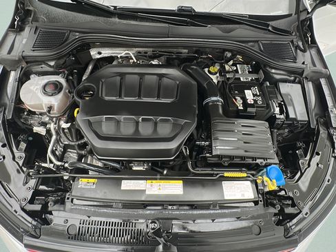 Used 2022 Volkswagen GTI SE FWD image 23