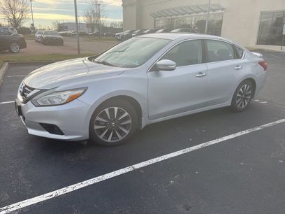 Used 2016 Nissan Altima 2.5 SL w/ 2.5 Technology Package
