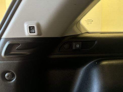 Used 2023 Jeep Grand Cherokee Limited w/ Trailer Tow Prep Group (B) AWD/4WD image 33