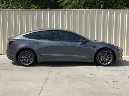 Used 2022 Tesla Model 3 Standard Range RWD image 4