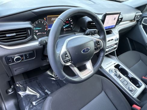 Used 2023 Ford Explorer XLT AWD/4WD image 16