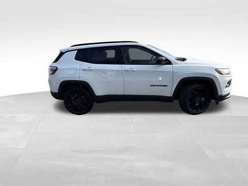 New 2026 Jeep Compass Latitude image 8
