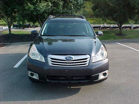 Used 2011 Subaru Outback 2.5i Premium w/ All-Weather Pkg image 3