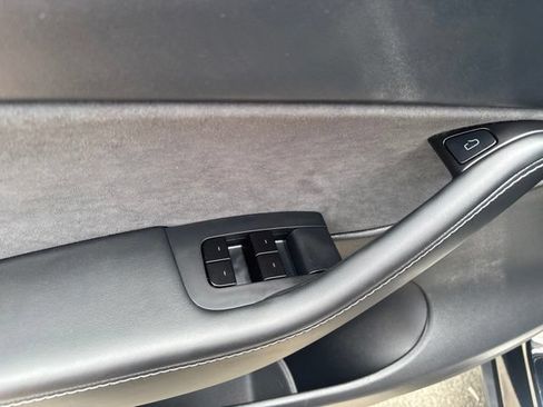 Used 2022 Tesla Model Y Performance AWD/4WD image 11