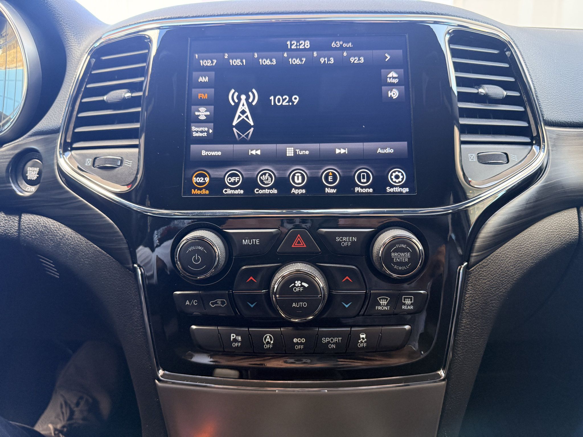 Used 2022 Jeep Grand Cherokee Laredo X RWD image 18