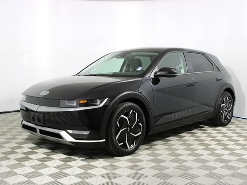 Used 2024 Hyundai Ioniq 5 SE image 3