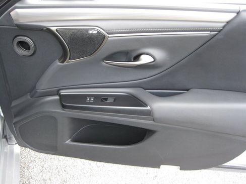Used 2020 Lexus ES 350 F Sport w/ Accessory Package FWD image 38