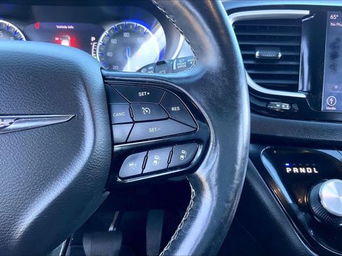 Used 2020 Chrysler Pacifica Touring-L Plus image 23