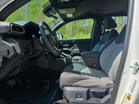 Certified 2024 Toyota Tacoma TRD Off-Road AWD/4WD image 14