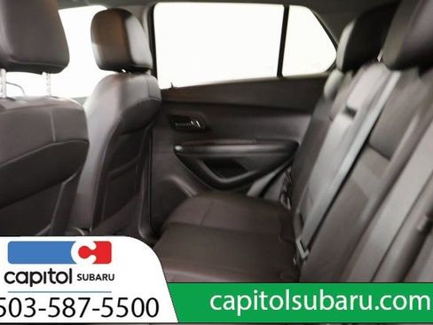 Used 2022 Chevrolet Trax LT w/ LT Convenience Package image 31