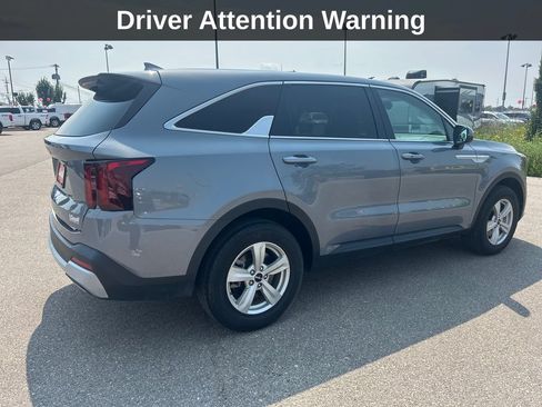 Used 2024 Kia Sorento LX FWD image 6