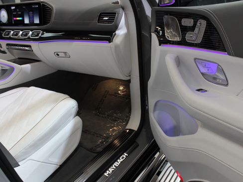 Used 2025 Mercedes-Benz Maybach GLS 600 4MATIC image 26