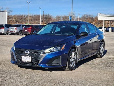 Used 2024 Nissan Altima 2.5 S image 3