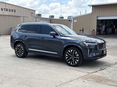 Used 2026 Volvo XC90 B5 Plus w/ Protection Package Premier AWD/4WD image 3