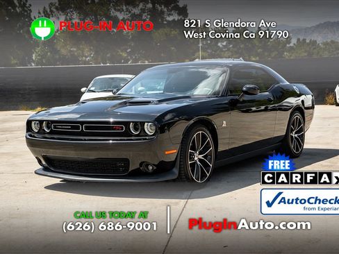 Used 2018 Dodge Challenger R/T Scat Pack RWD image 1