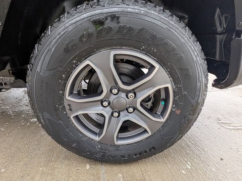 Used 2018 Jeep Wrangler Sport S image 38