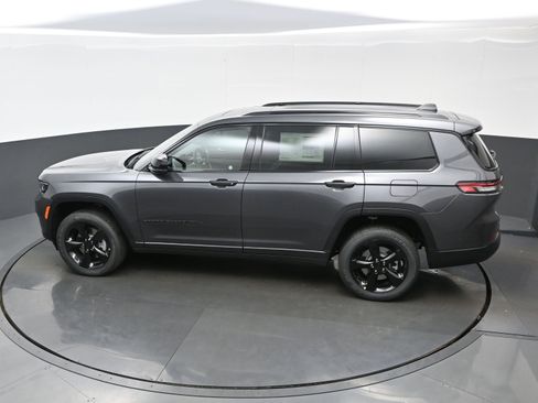 New 2025 Jeep Grand Cherokee L Altitude image 20