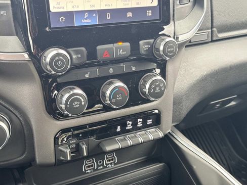 New 2026 RAM 1500 4x4 Crew Cab image 27