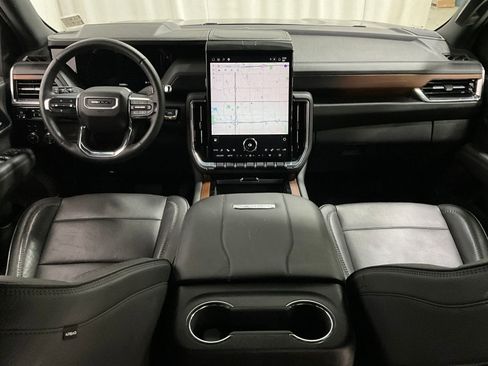 Used 2025 GMC Yukon XL Denali AWD/4WD image 15