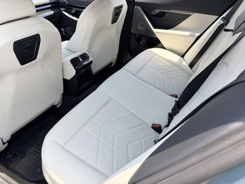 Used 2025 BMW 530i RWD image 18