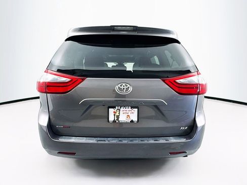 Used 2020 Toyota Sienna XLE Premium image 8