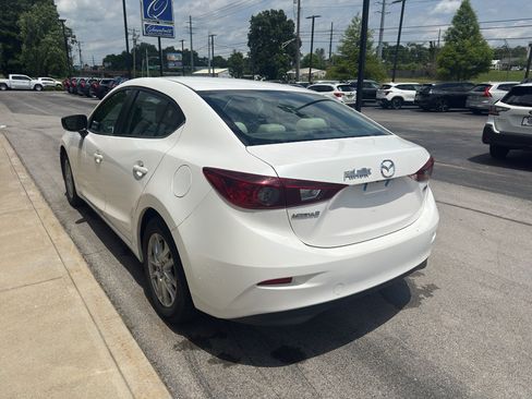 Used 2017 MAZDA MAZDA3 Sport w/ Preferred Equipment Package FWD image 5