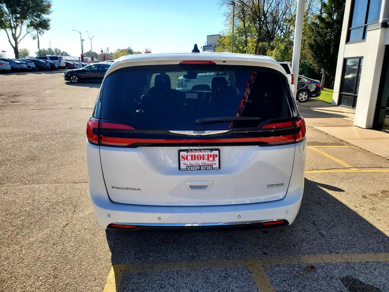 Used 2023 Chrysler Pacifica Touring-L FWD image 6