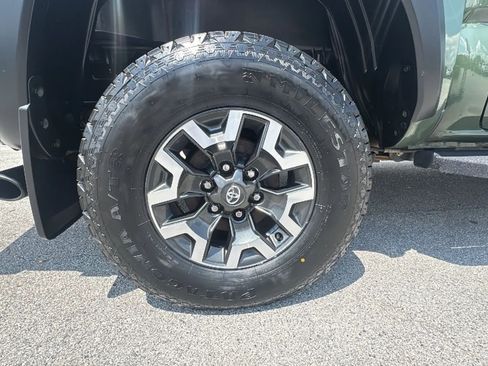 Used 2021 Toyota Tacoma TRD Off-Road w/ TRD Premium Off Road Package AWD/4WD image 35