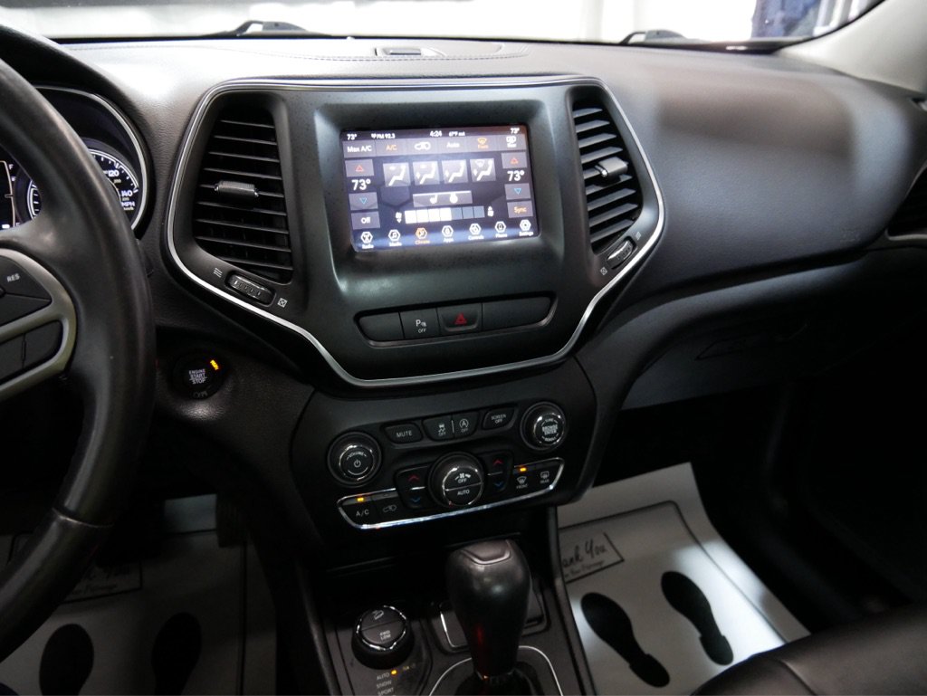 Used 2019 Jeep Cherokee Latitude Plus w/ Comfort/Convenience Group AWD/4WD image 14