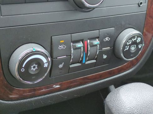 Used 2010 Chevrolet Impala LT w/ Luxury Edition Package image 28