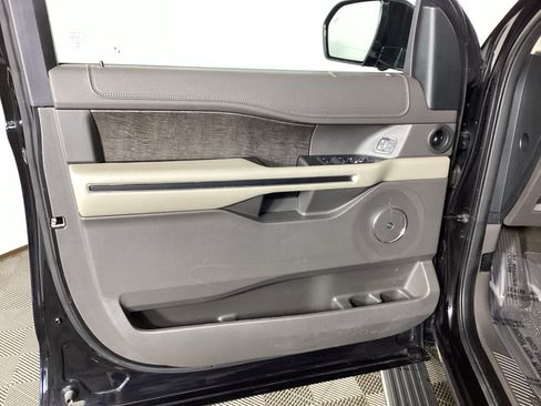 Used 2021 Ford Expedition Max Limited AWD/4WD image 17