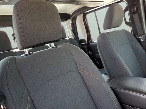 Used 2024 Jeep Gladiator Sport image 11