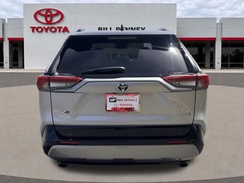Used 2024 Toyota RAV4 XSE w/ Weather Package AWD/4WD image 4