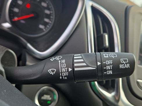 Used 2024 Chevrolet Equinox LT FWD image 40