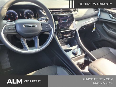 New 2025 Jeep Grand Cherokee L Altitude AWD/4WD image 9