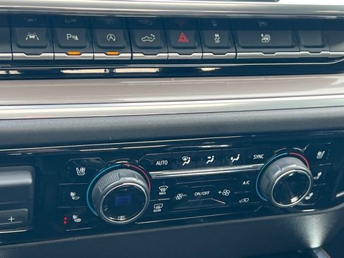 Used 2022 Chevrolet Silverado 1500 High Country w/ High Country Premium Package image 17