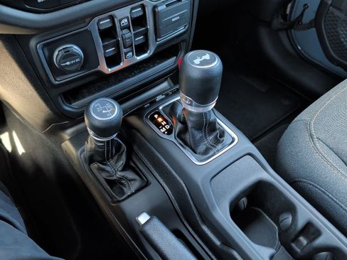 Used 2025 Jeep Wrangler Unlimited Sahara w/ Safety Group AWD/4WD image 19