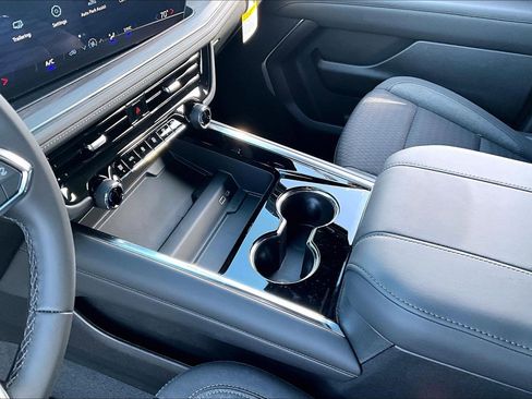 New 2026 Chevrolet Suburban LS image 8