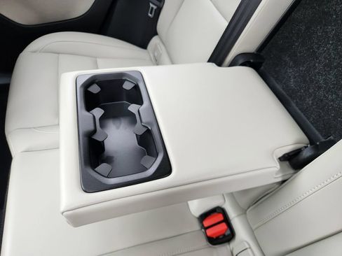Certified 2025 Volvo XC40 B5 Plus AWD/4WD image 13