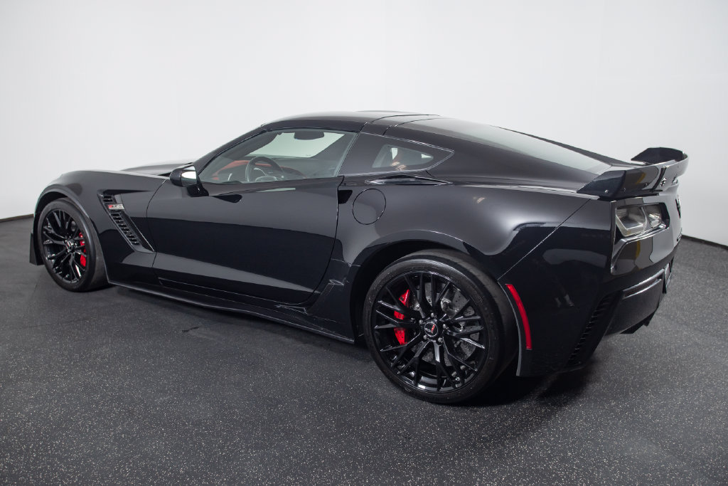 Used 2015 Chevrolet Corvette Z06 w/ 3LZ Preferred Equipment Group RWD image 10