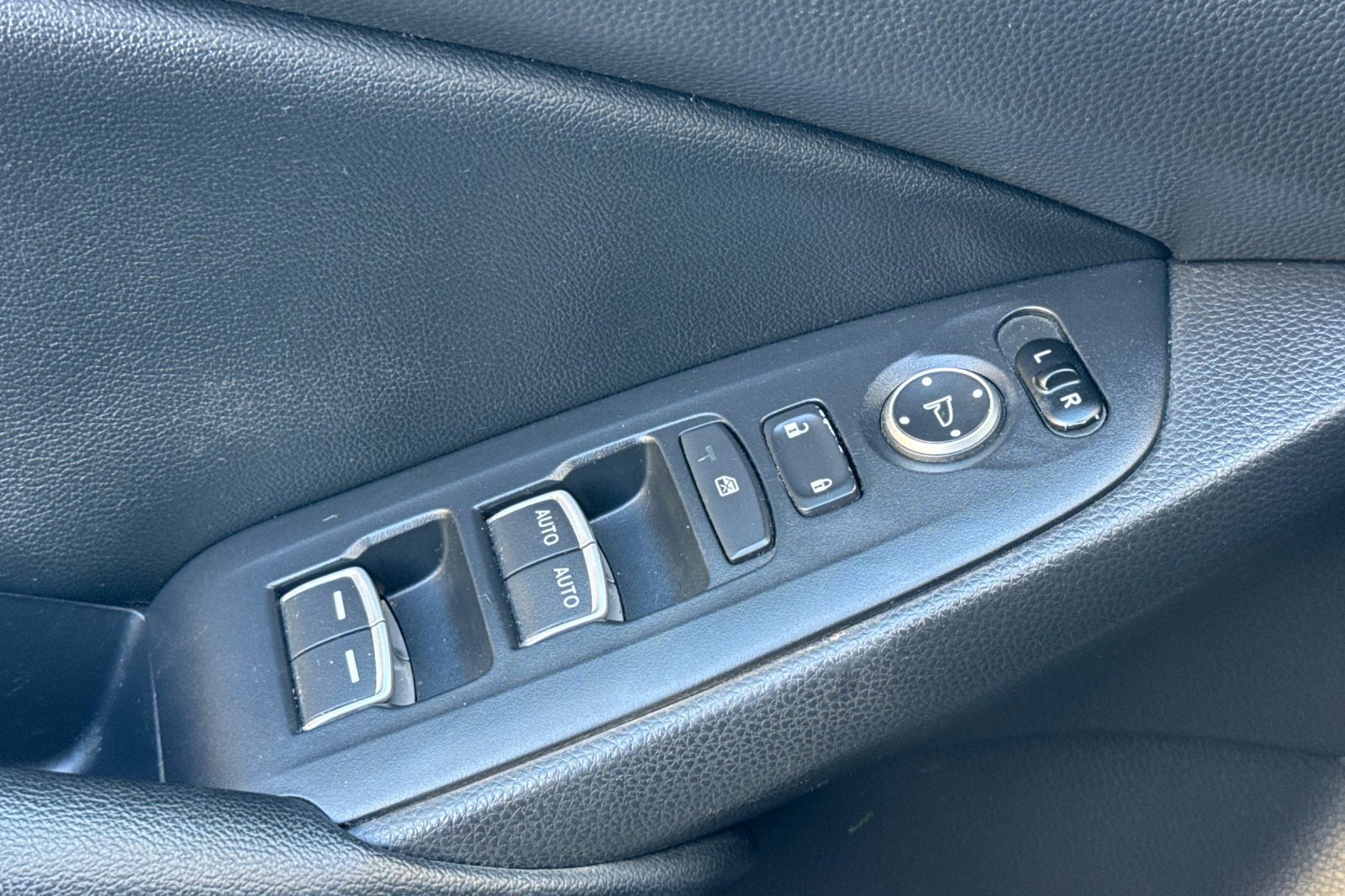 Used 2019 Honda Accord Sport image 14