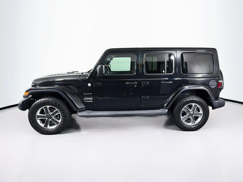 Used 2019 Jeep Wrangler Unlimited Sahara AWD/4WD image 4