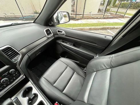 Used 2018 Jeep Grand Cherokee Limited image 11