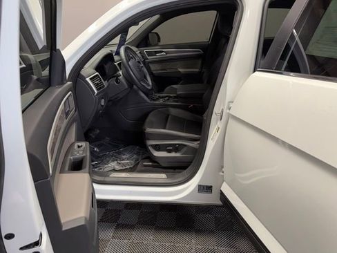 Used 2022 Volkswagen Atlas Cross Sport SE image 14